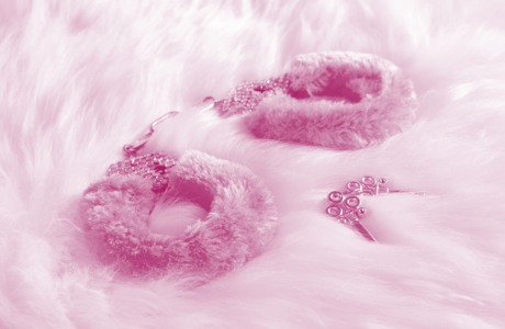 fluffy handcuffs with keys on furry bed 