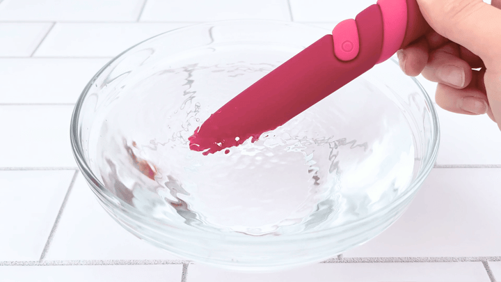 GIF of Helix Beginner Vibrator tip vibrating in water 