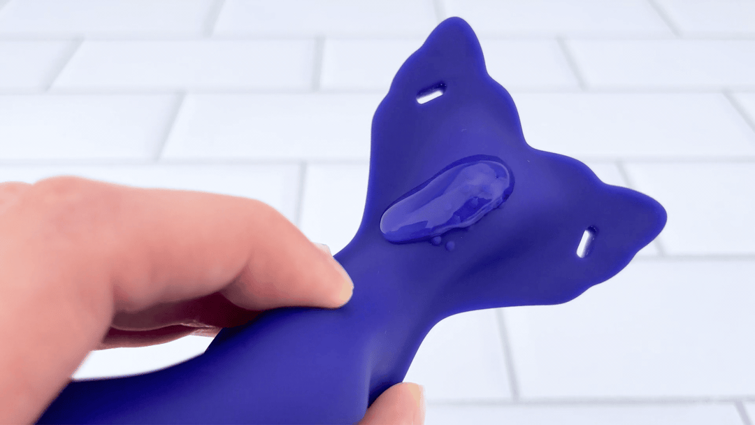 powerful clit vibrations from Undercover Lover - App-Controlled G-Spot and Clit Vibrator with Harness 