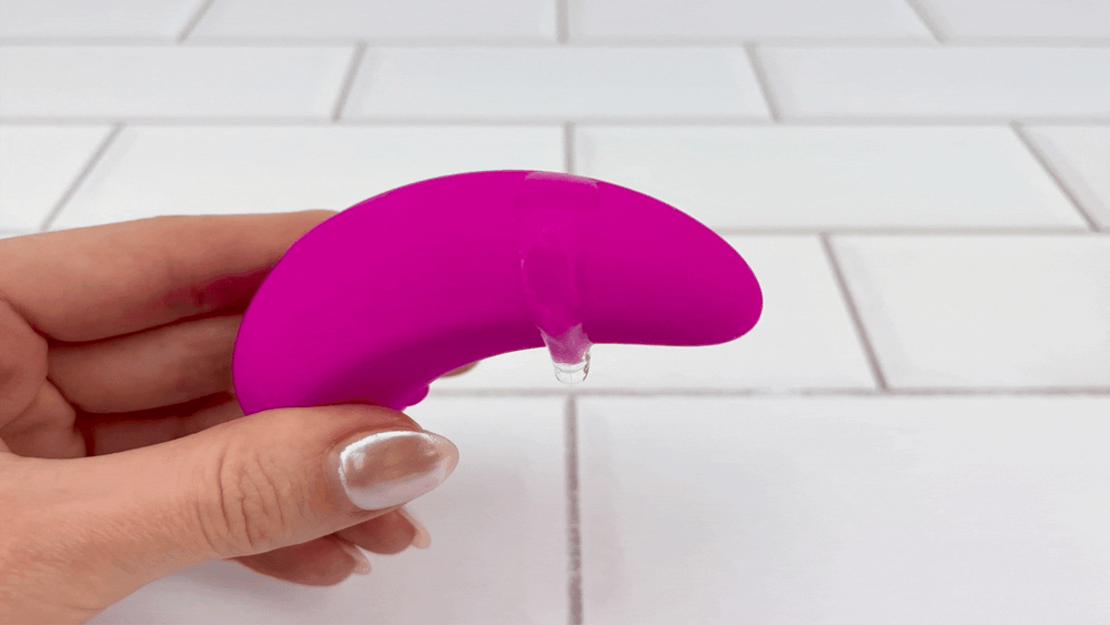 GIF of Contour Curve Rechargeable Silicone Clit Stimulator vibrating intensely 