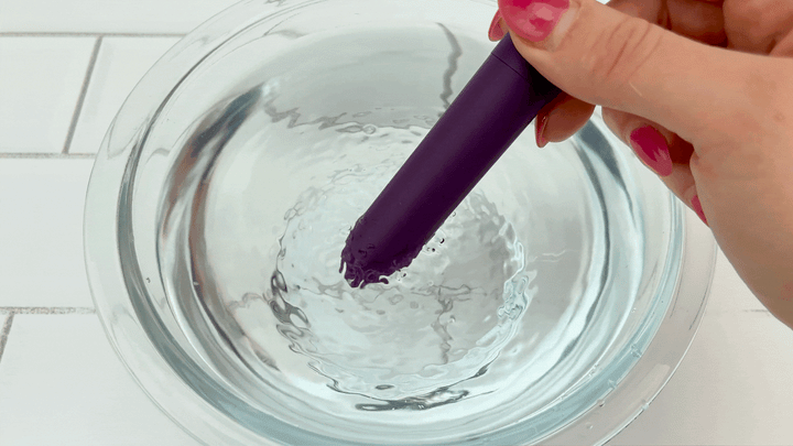 GIF of Pinpoint Bullet Vibrator vibrating in bowl of water 