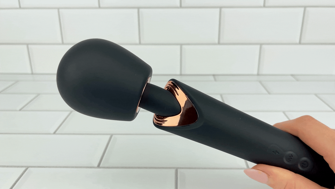 GIF of black Big Size Wand full product view vibrating 