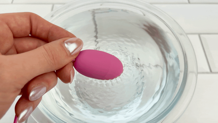 GIF of USB Plug-In Vibrating Bullet vibrating on highest intensity in bowl of water