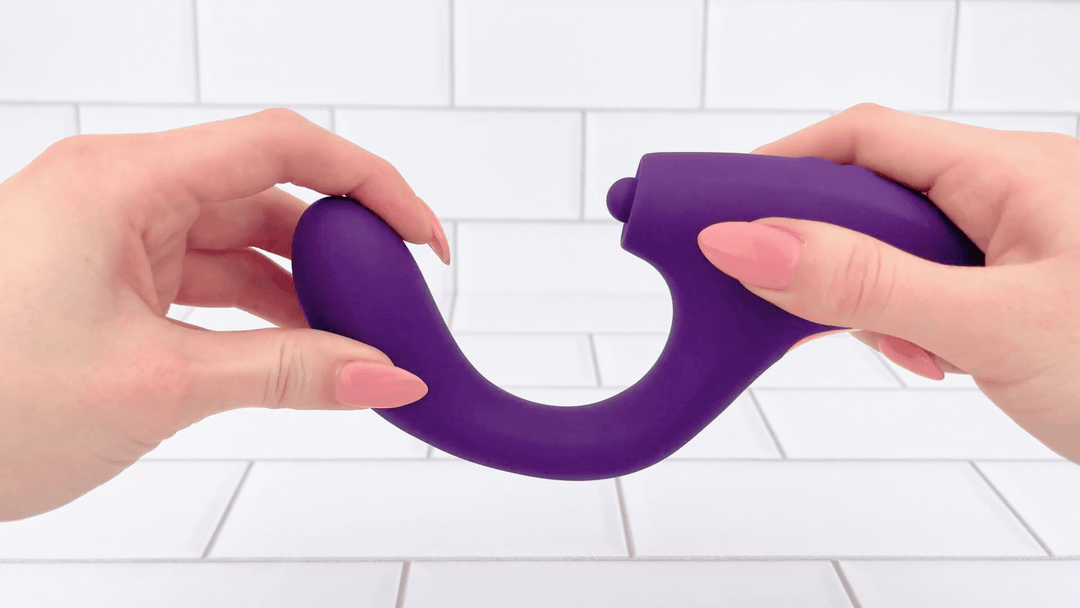 GIF of Tapping Dual Action Vibe being bent super flexible 