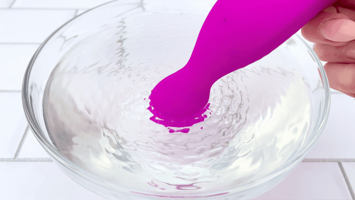 GIF of Duo Tease High Intensity Clit Sucker and Vibrator vibrating in bowl of water 