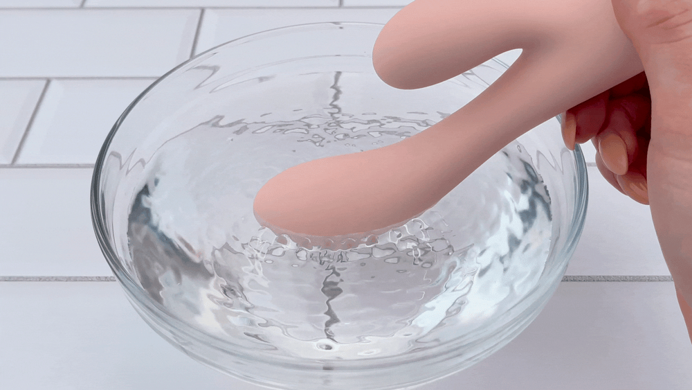 GIF of Waterproof Silicone Rechargeable Dual-Action Vibrator bulbous tip vibrating in bowl of water 