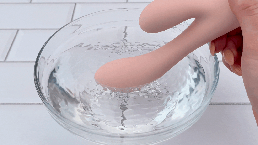 GIF of Waterproof Silicone Rechargeable Dual-Action Vibrator bulbous tip vibrating in bowl of water 