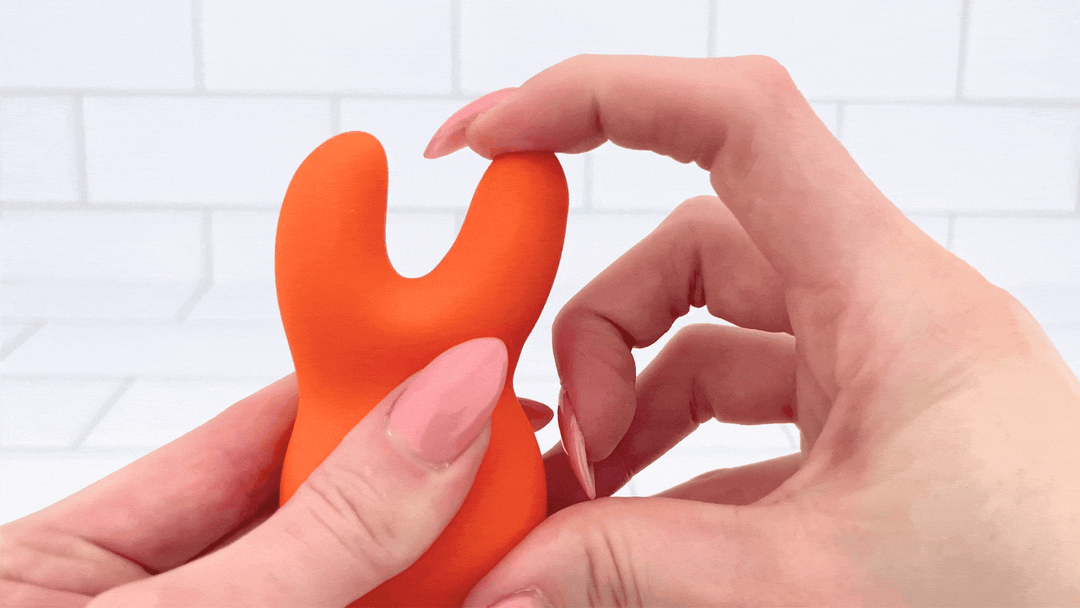 GIF of Clit-Encasing Vibrator flexible prongs 
