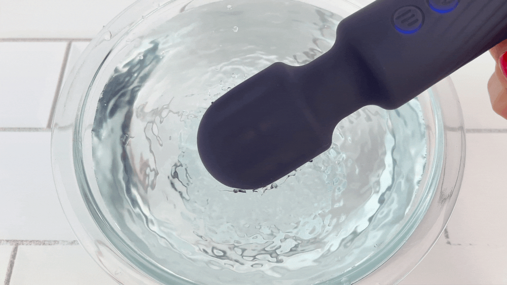 GIF of Jolie High-Power Silicone Wand Vibrator in Grey on highest setting vibrating in bowl of water 
