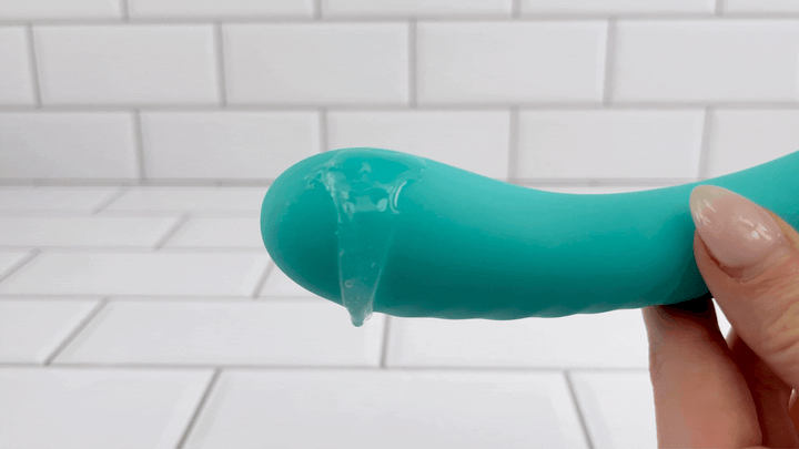 GIF of lubricant dripping off of vibrating Luxury 10-Function Flexi G-Spot Vibrator 