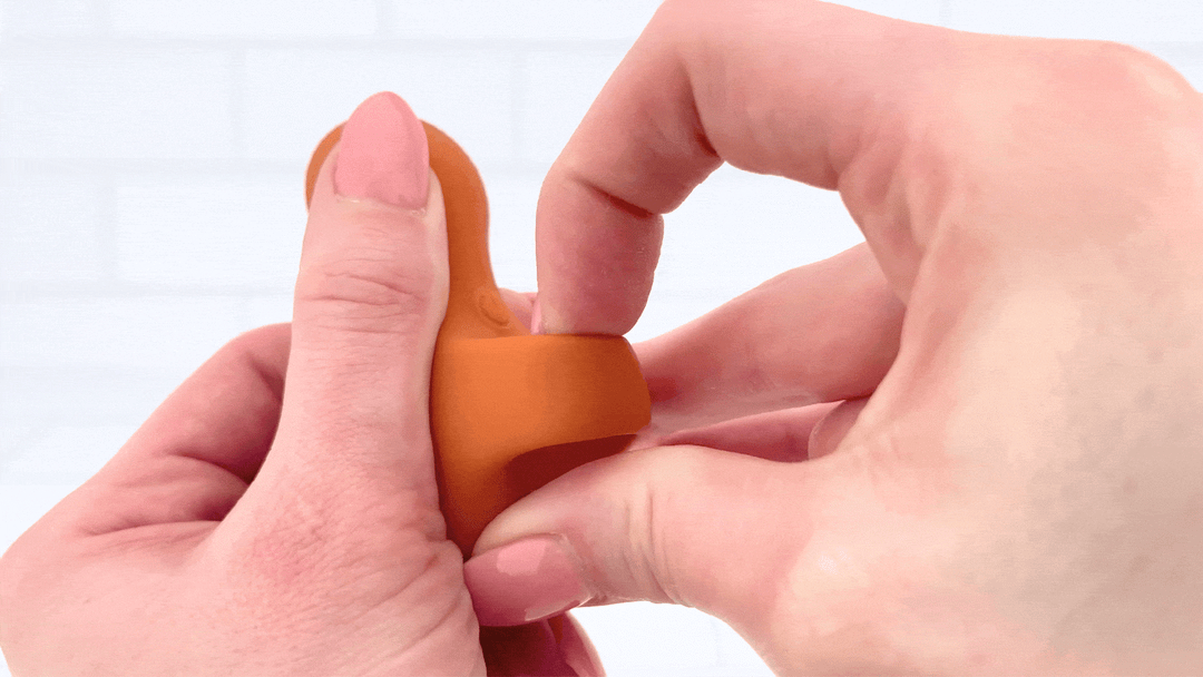 GIF of stretchy soft finger strap from Finger Vibrator