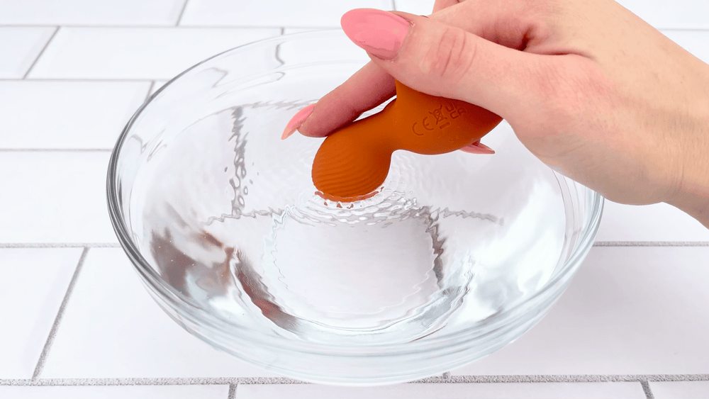 GIF of Finger Vibrator vibrating in bowl of water 
