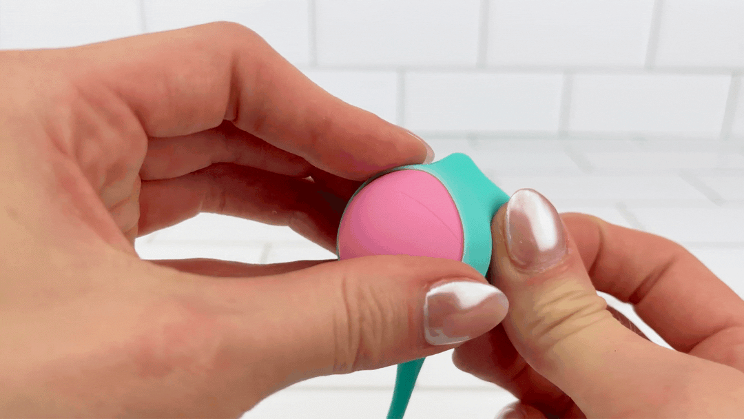 GIF of weighted ball being removed from SORA Combination Duo Tone Kegel Ball and Pleasure Ball Exerciser Set 