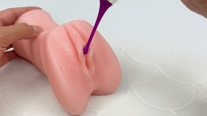 GIF of pinpoint vibe vibrating on a model of a clitoris