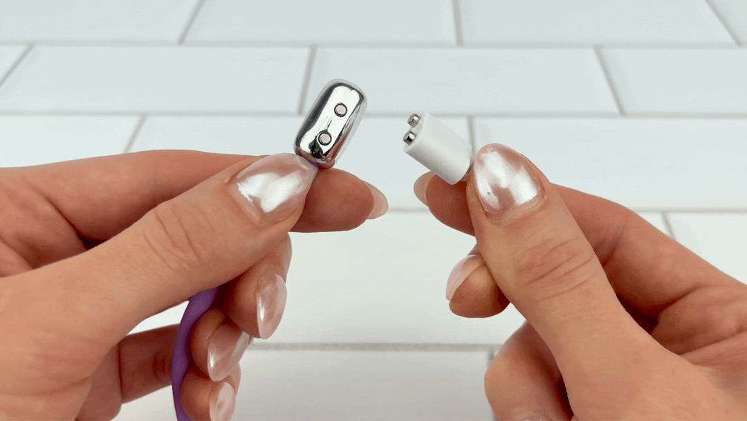 GIF of magnetic charging cable being attached to The Menina kegel egg 