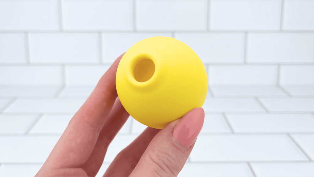 Lemon Kiss Air Pulse Clit Stimulator on full power