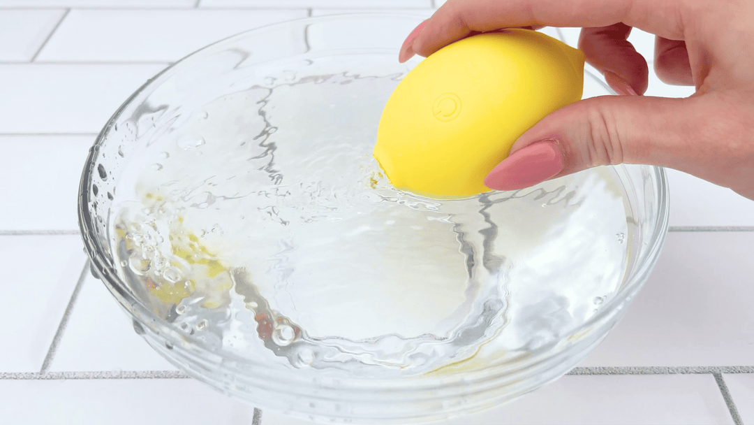 GIF of Lemon Kiss Air Pulse Clit Stimulator blowing bubbles powerful settings 