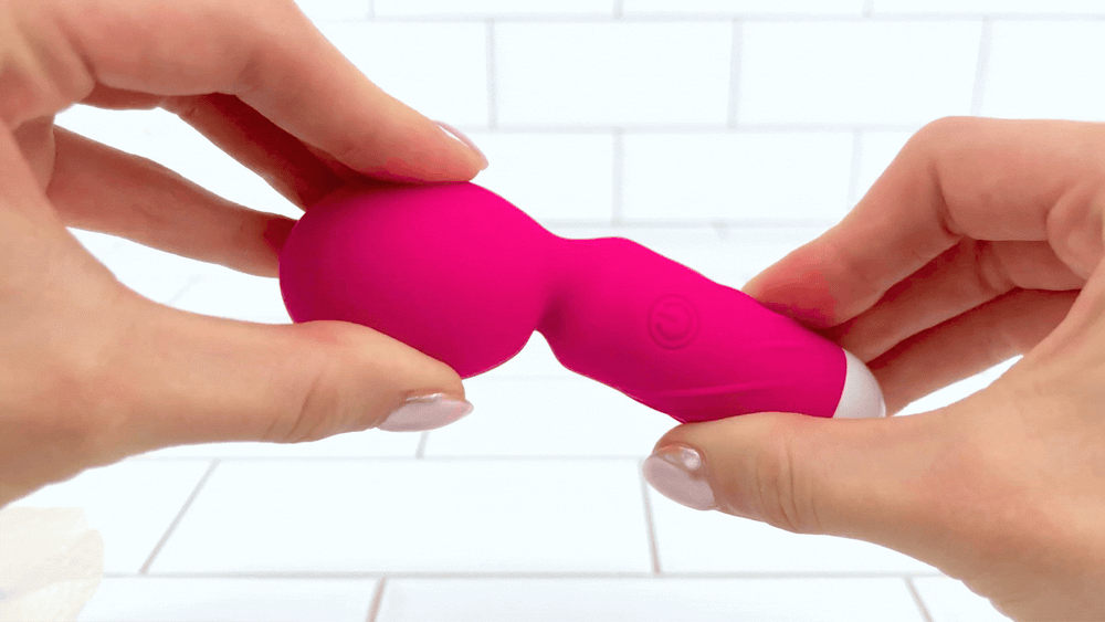 GIF of Wanda Mini Pocket Play Wand Vibrator  neck being bent 