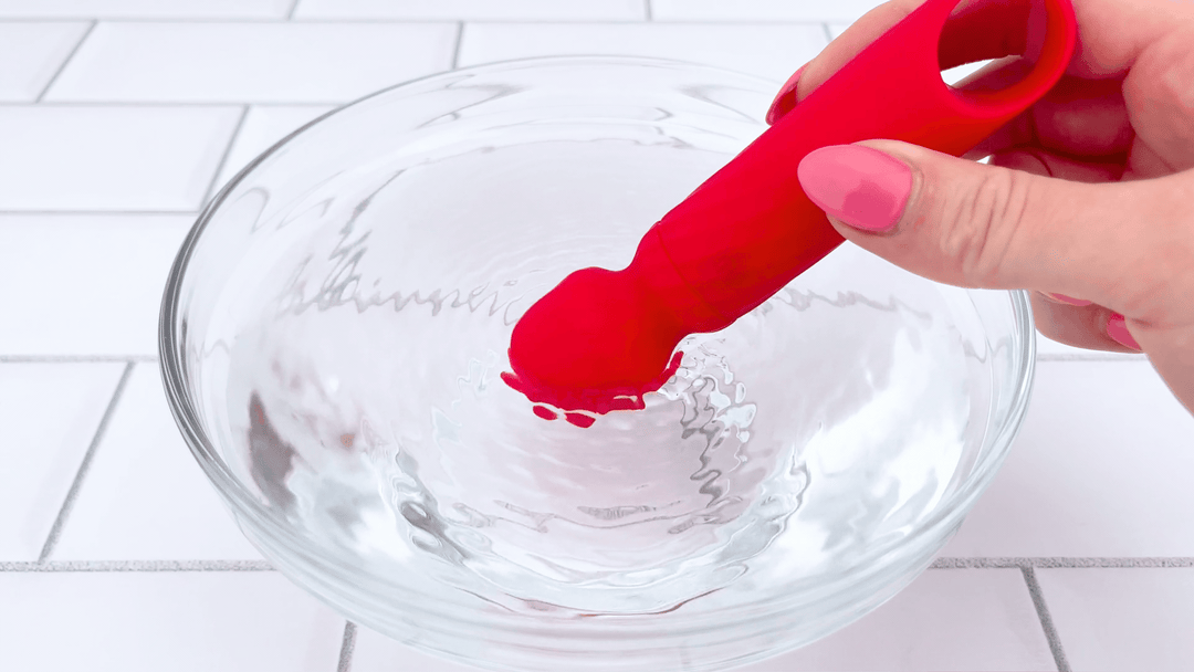 GIF of Famn Mini Silicone Wellness Wand rumbling in bowl of water 