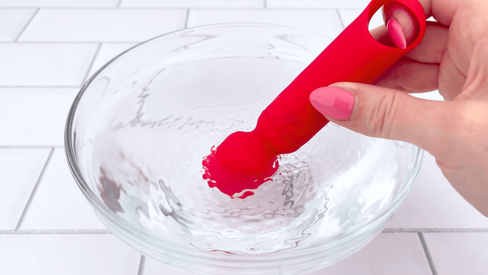 GIF of Famn Mini Silicone Wellness Wand vibrating in bowl of water at top speed 