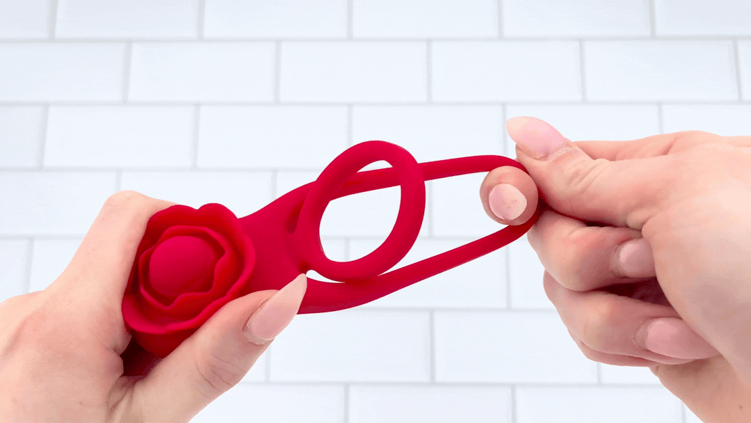 GIF of Flower Double C-Ring ball loop being pulled to show flexibility 