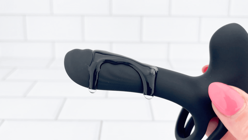 GIF of Meraki Wireless Vibrating Cock Ring vibrating intensely 