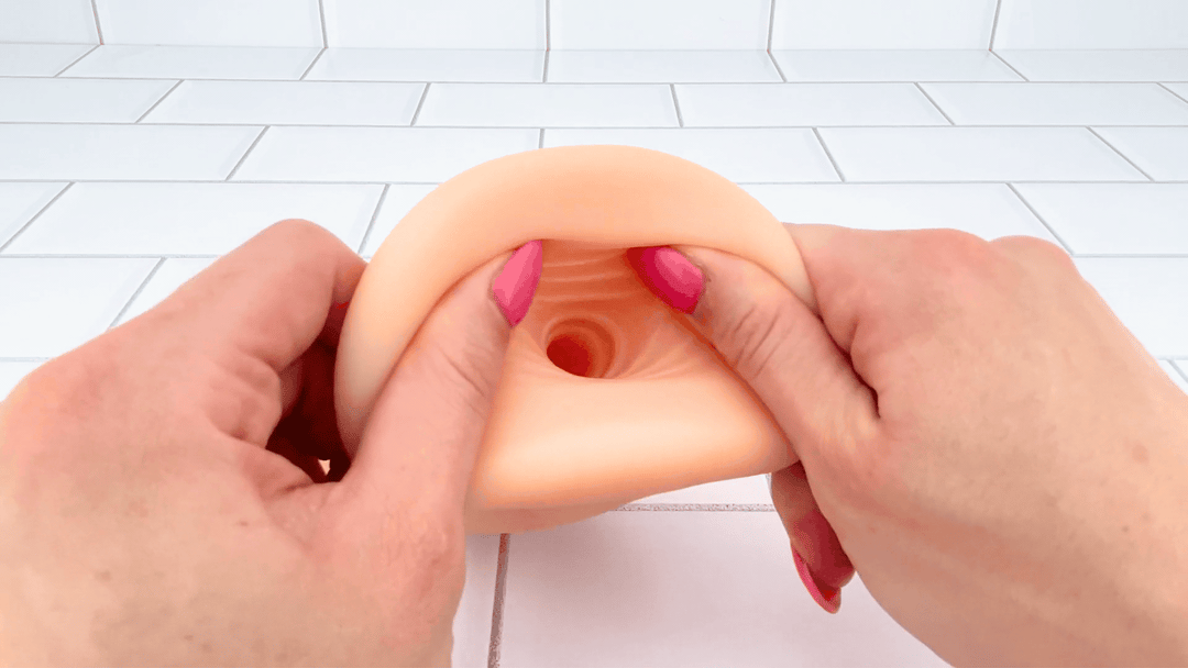 ribbed inner lining of Textured Stroking Sleeve 