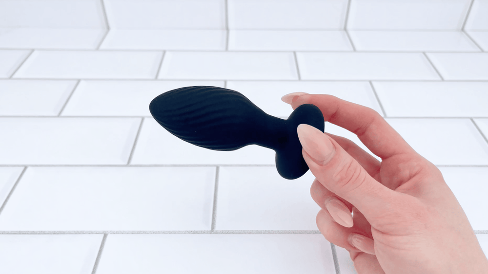 GIF of THE RIMMER Wireless Rotating and Rim Job Silicone Anal Plug side view in full motion 