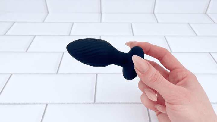 GIF of THE RIMMER Wireless Rotating and Rim Job Silicone Anal Plug side view in full motion 