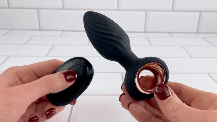 GIF of Gyrating Anal Plug w/ Remote Control being turned on with wireless remote 