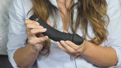 Flexible vibrating dildo