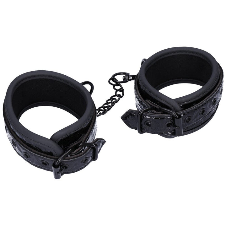 Fully adjustable wrist cuff with chain