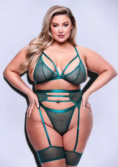 Image of the model wearing the lingerie set. Size Queen.